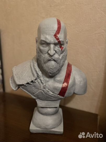 Скульптура Кратоса из God of War ragnarek
