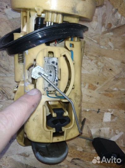 Топливный насос с датчиком уровня правый Bmw 330D