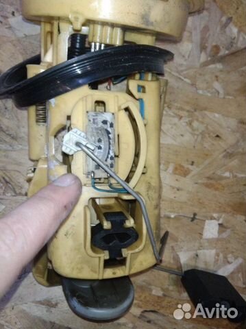 Топливный насос с датчиком уровня правый Bmw 330D