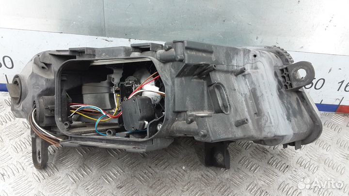 Фара Audi A6 C6 (2004-2011)