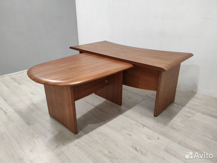 Стол руководителя с брифингом б/у 02327