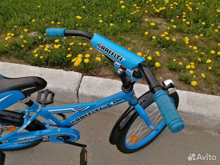 Велосипед детский с дополнительными колесами