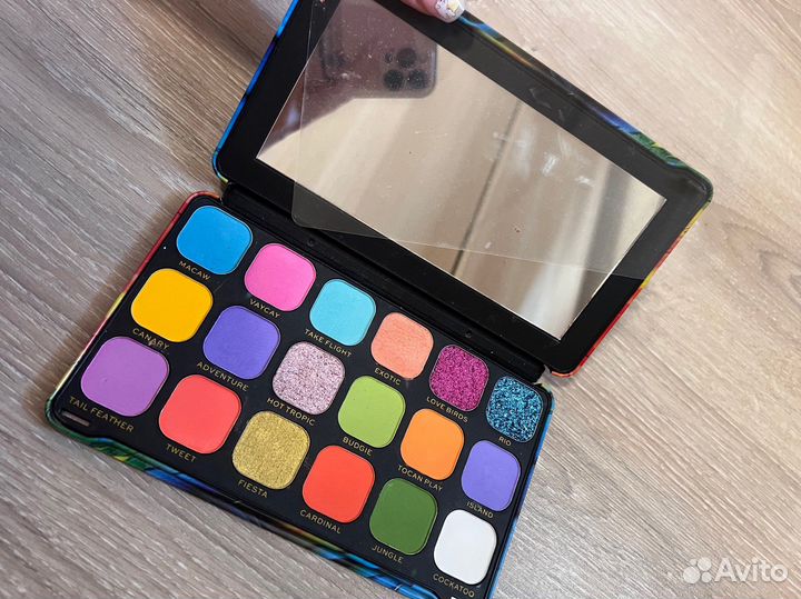 Палетка теней revolution