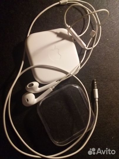 Наушники Apple