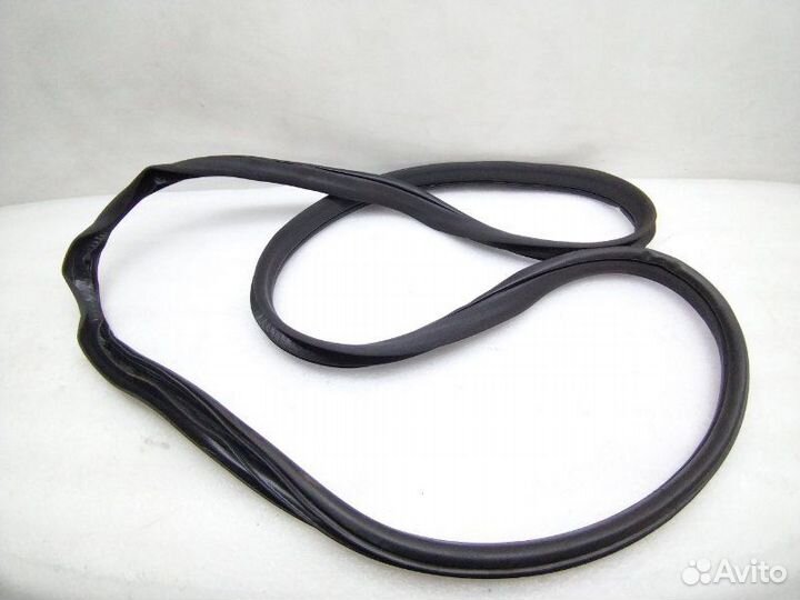 Уплотнитель двери передний левый Land Rover