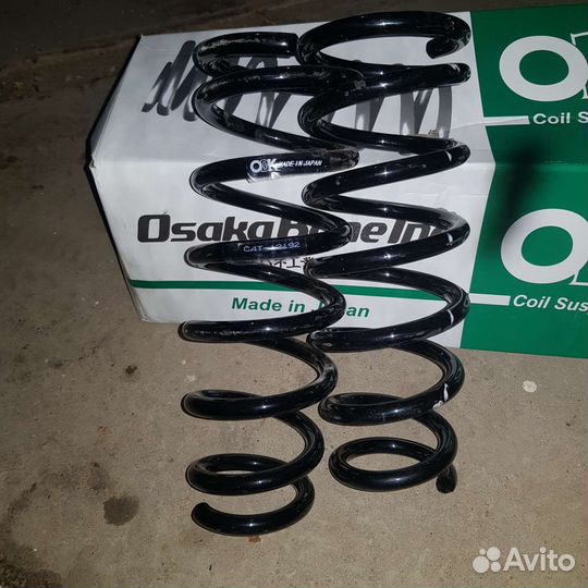 Задние пружины Тойота Авенсис (Калдина)