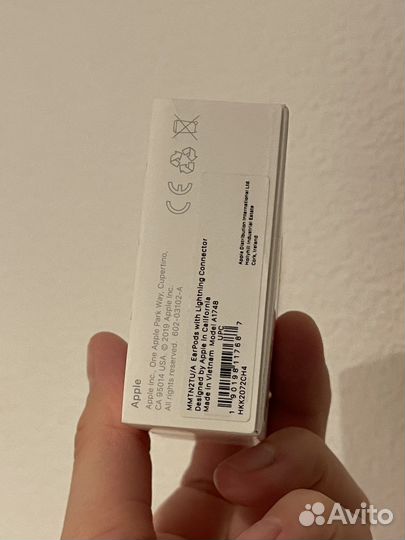 Коробка от Наушники earpods lightning connector