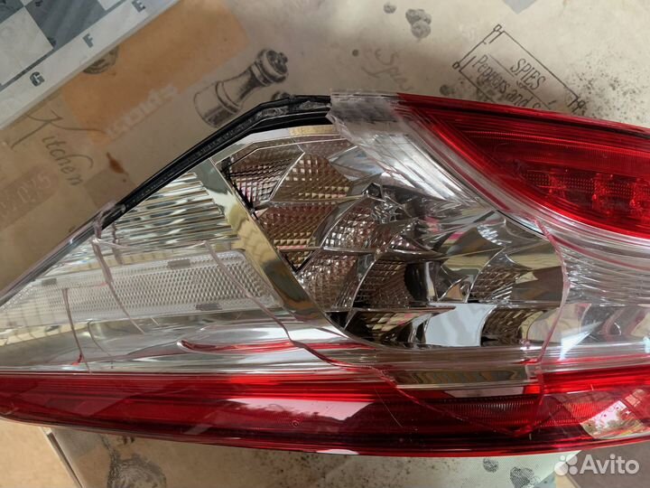 Задний правый фонарь Camry 70 полный led битое ст