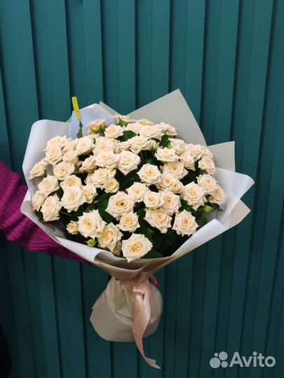 Букет из кустовых роз