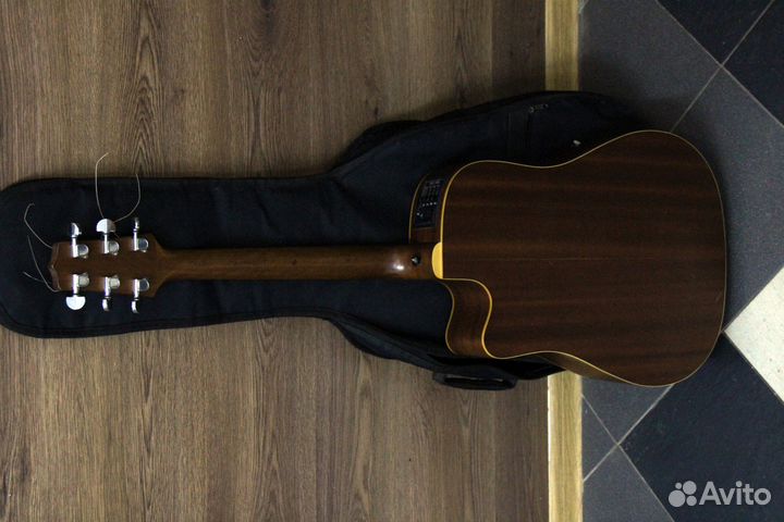 Электроакустическая гитара Takamine EGS 330SC