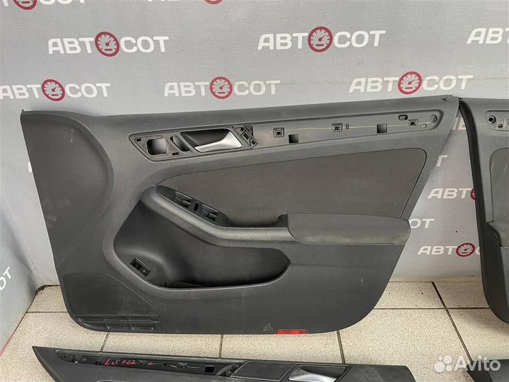 Дверные карты комплект VW Jetta 2011