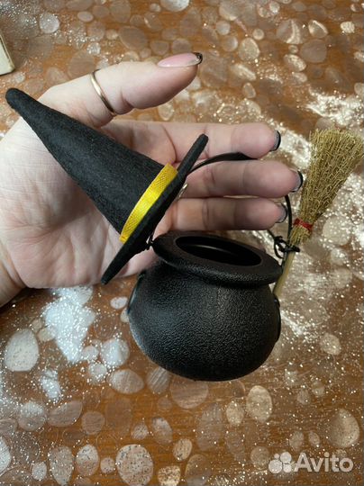 Набор (миниатюрные котелочек, метла и шляпка)