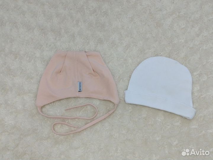 Чепчики для новорожденных и слюнявчики нагрудные