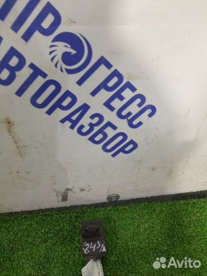 Кнопка стеклоподъемника задняя левая Chrysler