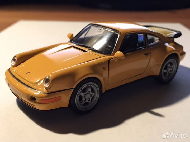 Модель автомобиля porsche 911 масштаб 1/43