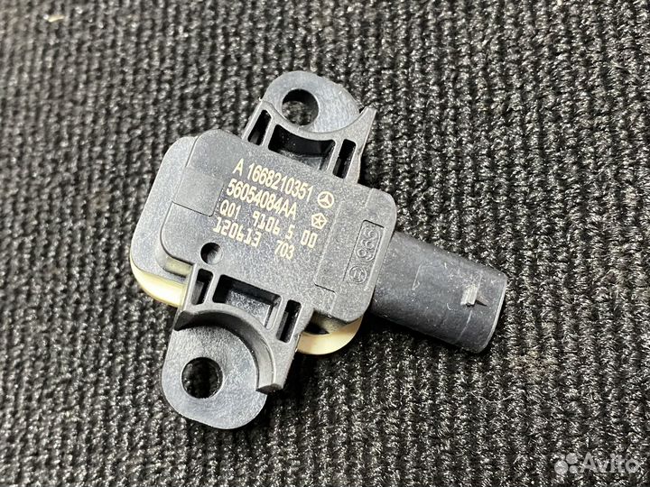 Датчик удара Mercedes Benz W166 A1668210351 ориг