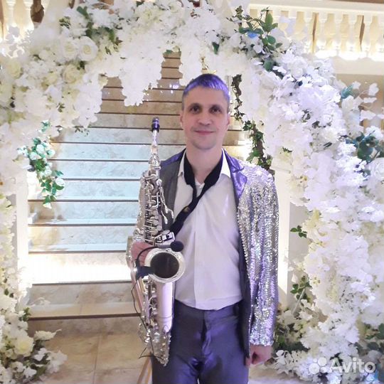 Саксофонист на праздник