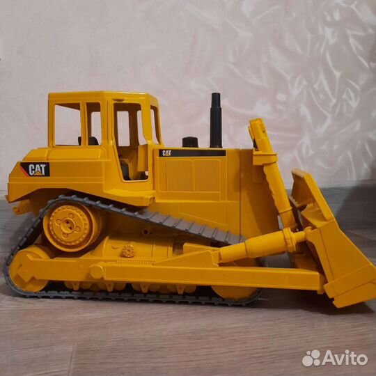 Бульдозер игрушка