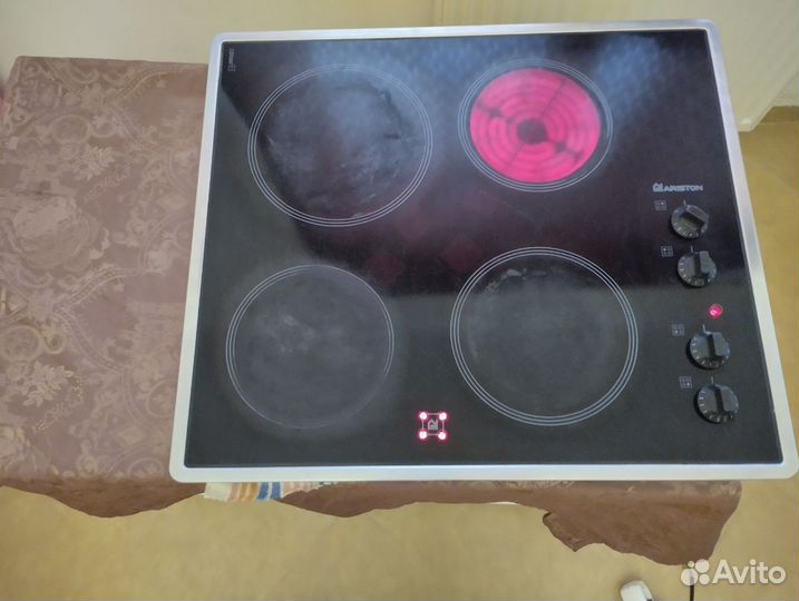 Керамическая варочная панель. Ariston