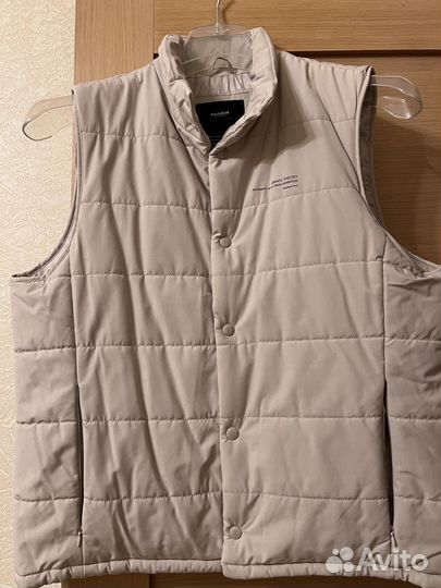 Продам утепленный жилет pull&bear мужской