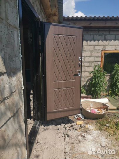 Дверь входная со стеклом
