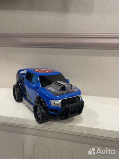 Детская машинка на батарейках
