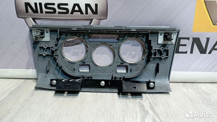 Накладка панели на торпеду Nissan tiida