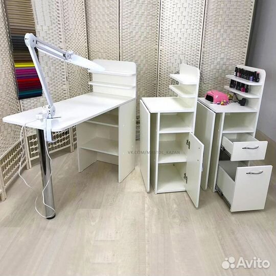 Маникюрный стол