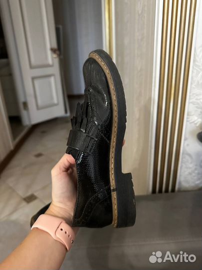 Женские лакированные ботинки 36 размера