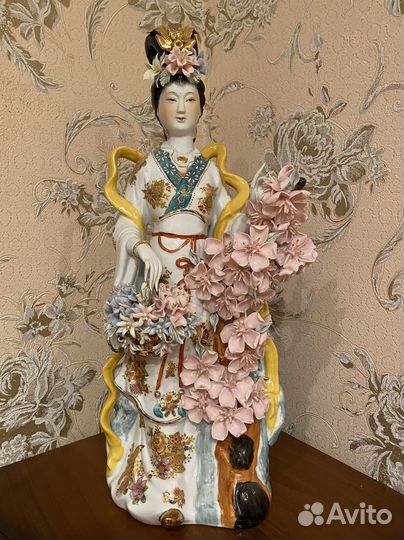 Фарфоровые статуэтки