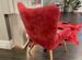 Дизайнерское красное кресло, новое, ножки дерево
