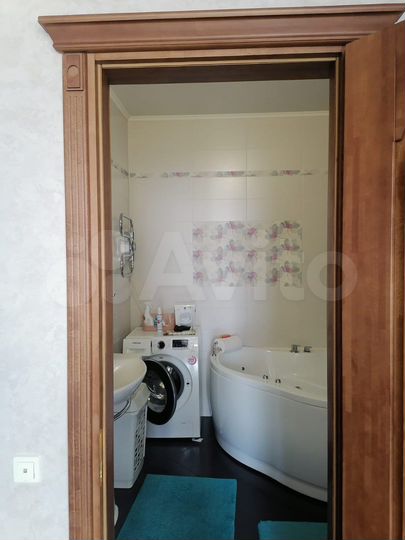 Коттедж 277 м² на участке 6 сот.