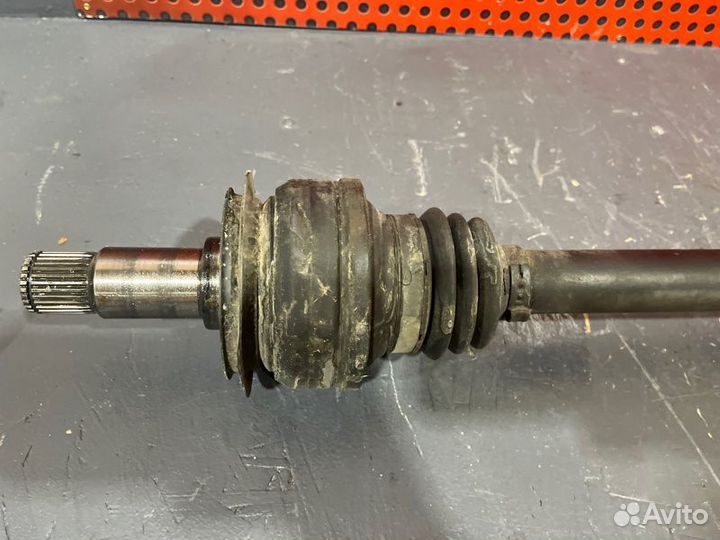 Полуось задняя (приводной вал, шрус) Mercedes-Benz