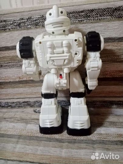 Робот игрушка