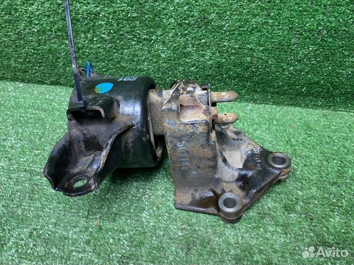 Подушка двигателя левая Hyundai Solaris