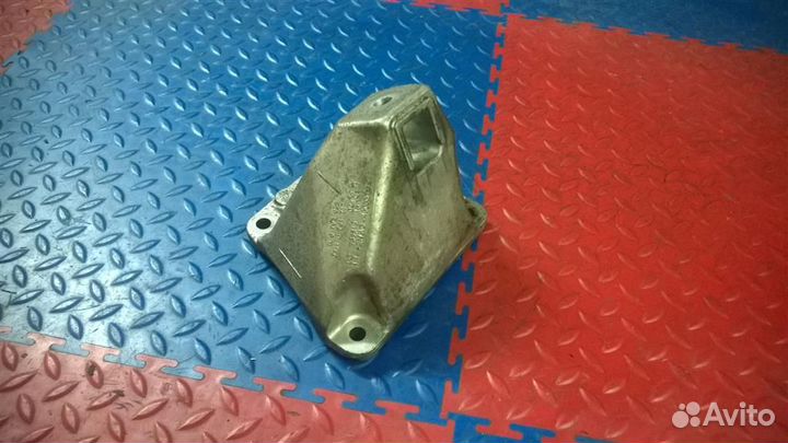 Кронштейн двигателя правый BMW 5-серия F10/F11