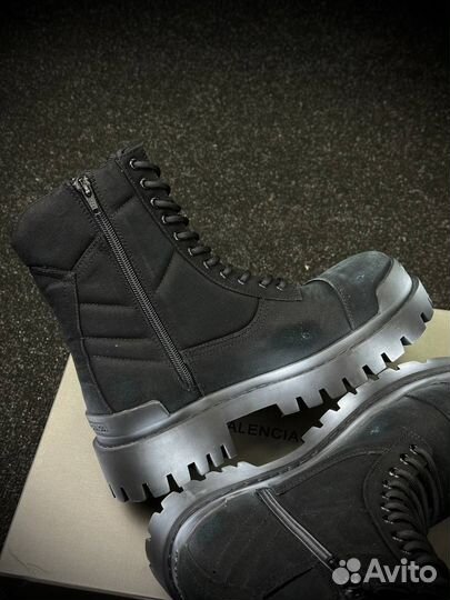 Ботинки Balenciaga strike boots