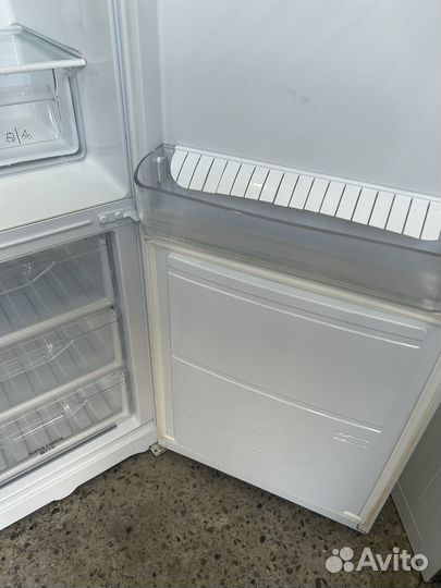 Hotpoint Ariston (No Frost) 2метра