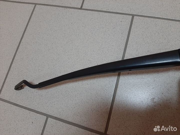 Поводок дворника правый RAV 4 40 (2012-19) Европа
