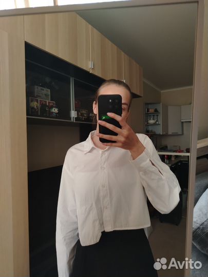 Укороченная белая рубашка