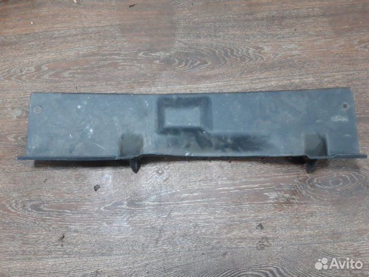 Накладка двери багажника задняя Toyota Corolla