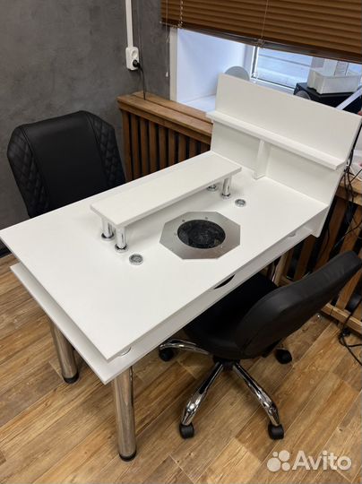 Маникюрный стол с вытяжкой бу