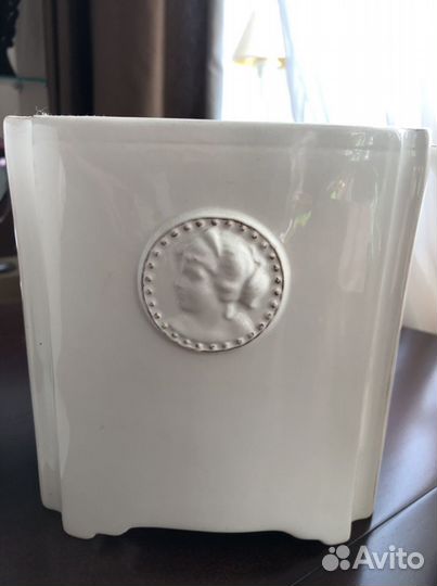 Вазы, кофейник, часы