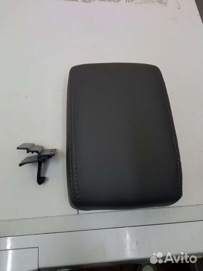 Замок, защёлка подлокотника chevrolet lacetti