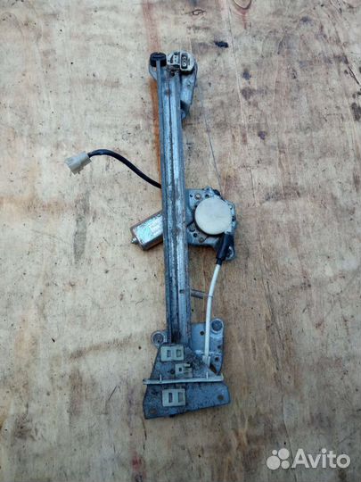 Mazda 626 GF передний левый стеклоподъёмник