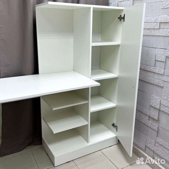 Стол компьютерный белый