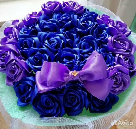 Розы из атласных лент