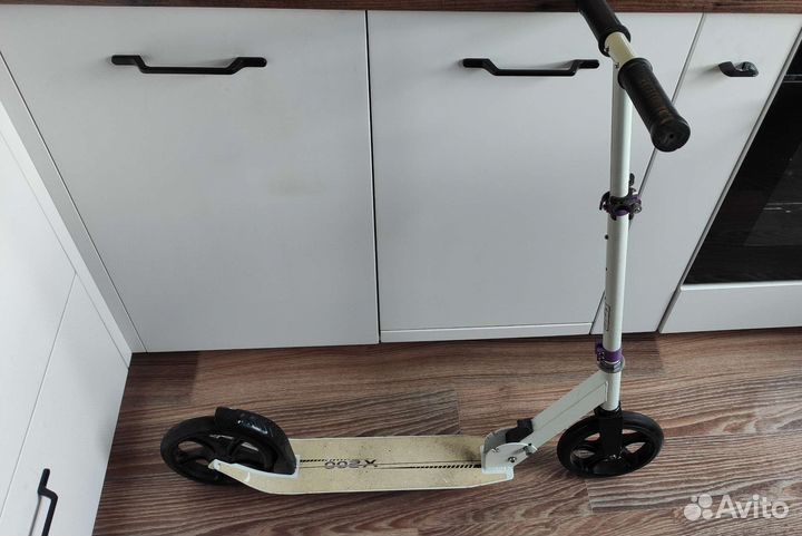 Самокат примерно от 10 лет