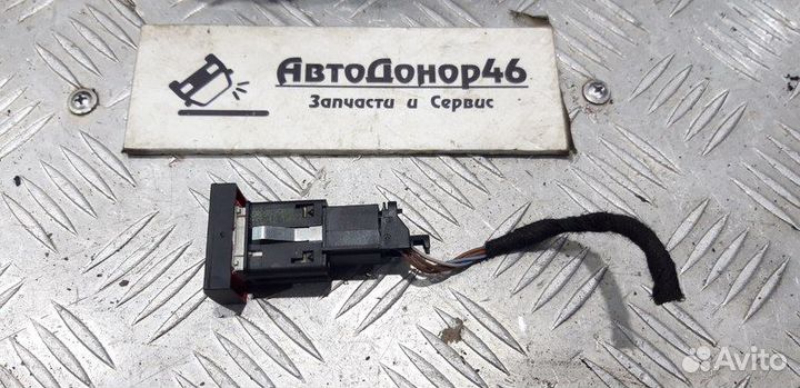 Кнопка аварийной сигнализации Volkswagen Polo RUS