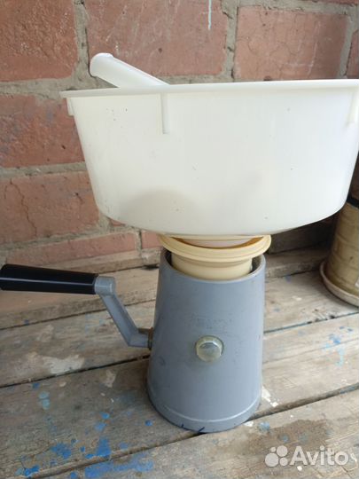 Сепаратор для молока ручной